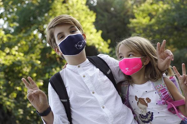 Masti de protectie pentru copii: kitul de siguranta la scoala